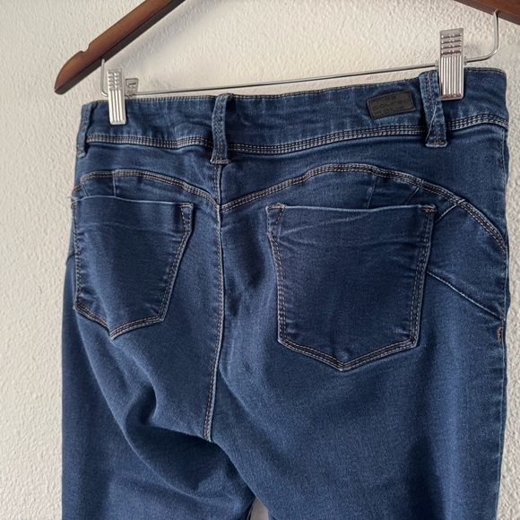 Jeans Stretch High Rise Skinny Leg Medium Wash Size 8 Everyday Versatile Staple - Picture 6 of 14